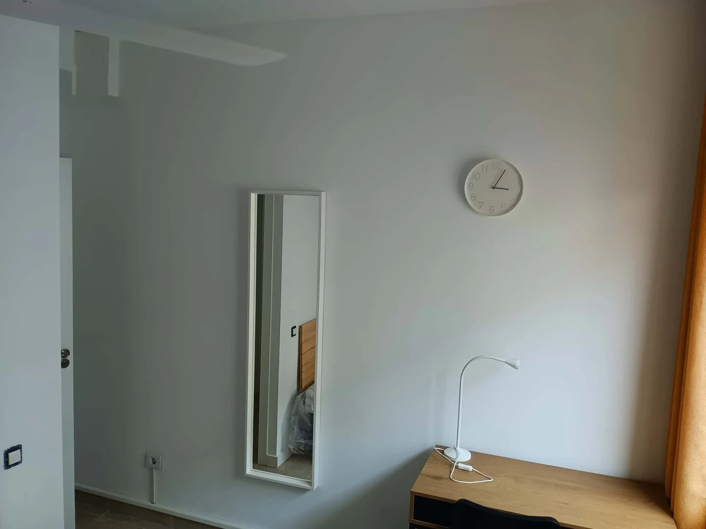 Chambre conviviale pour les étudiants dans avec des équipements modernes