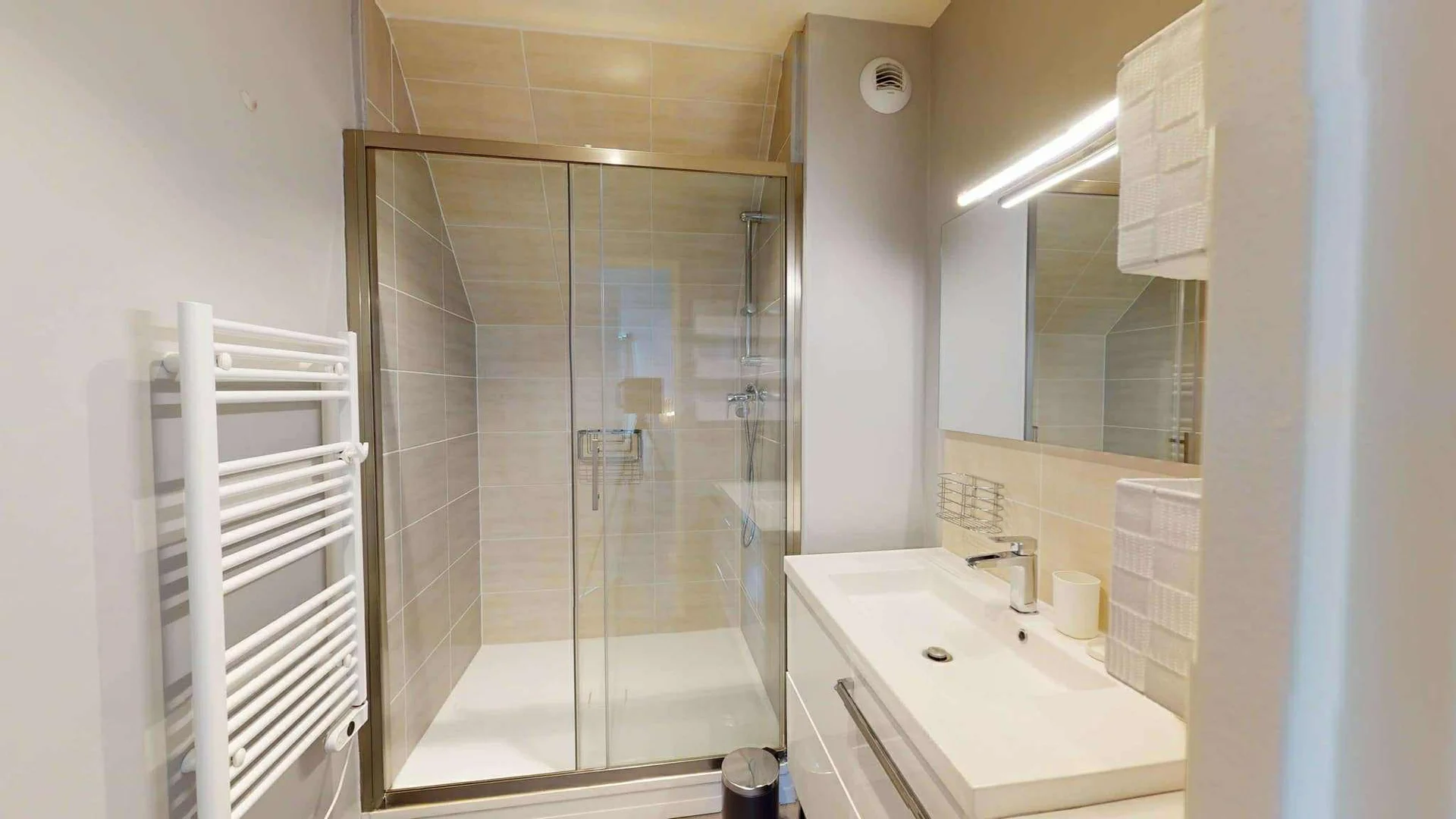 Quarto amigo do estudante em  com comodidades modernas