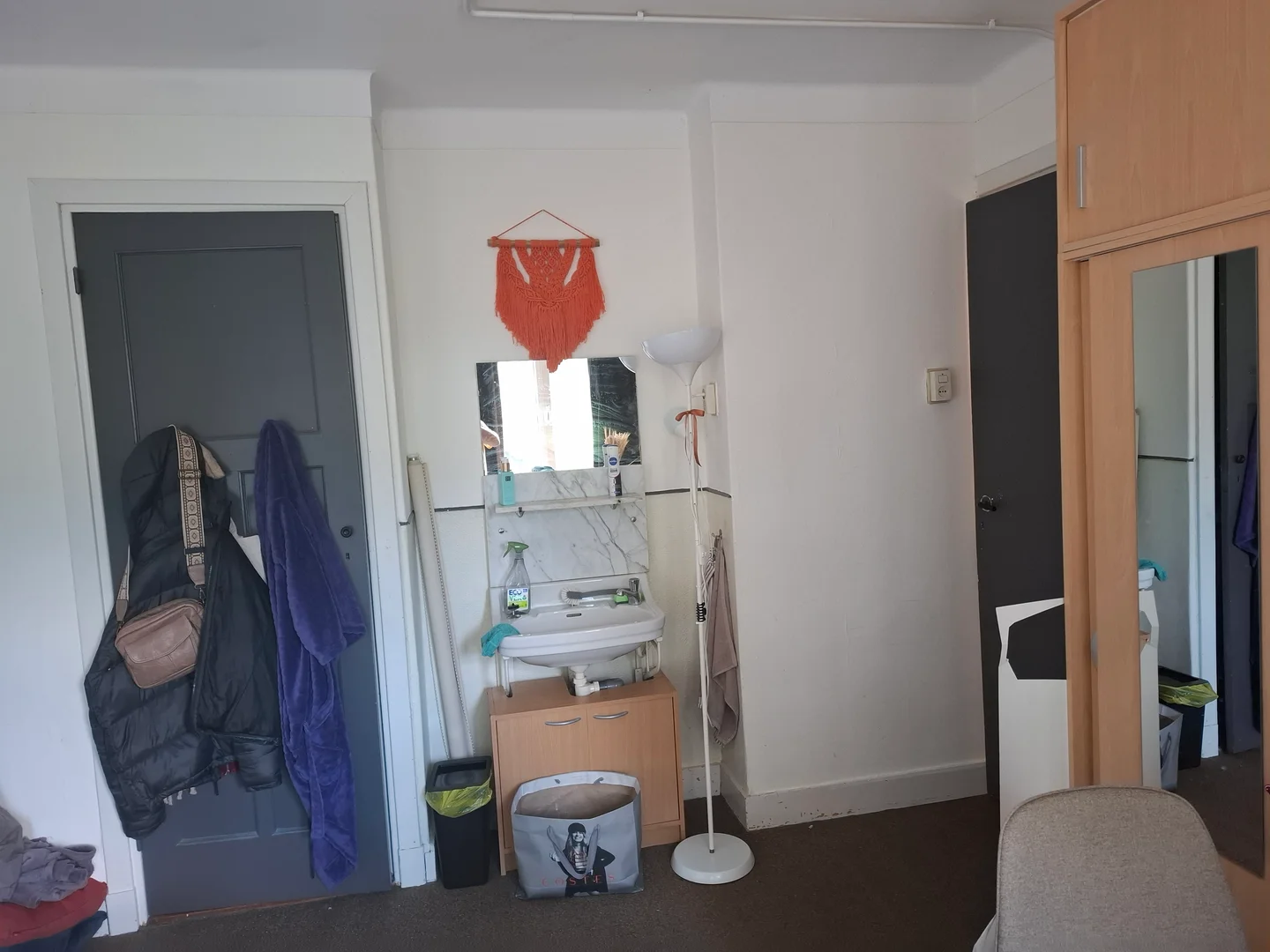 Chambre confortable pour étudiants disponible dans 