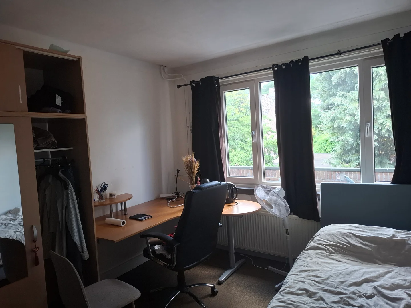 Chambre confortable pour étudiants disponible dans 