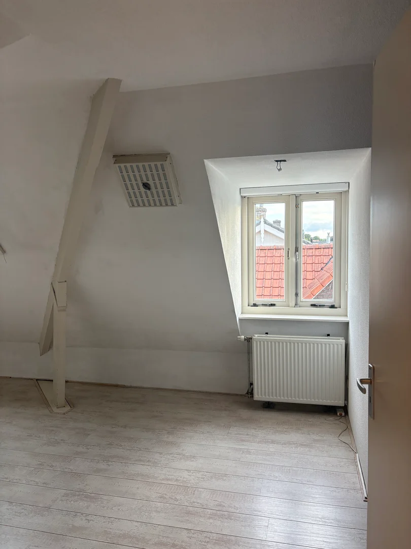 Habitación estudiantil amplia y cómoda en 
