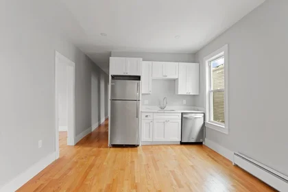 Alojamiento entero en residencia en 426, Bowdoin St., Unit 1, Dorchester, Boston, MA, 02122, imagen 13 de 20
