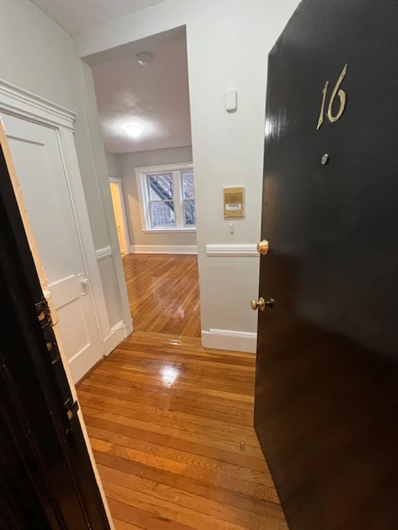 Student-friendly studio with excellent transport links in 