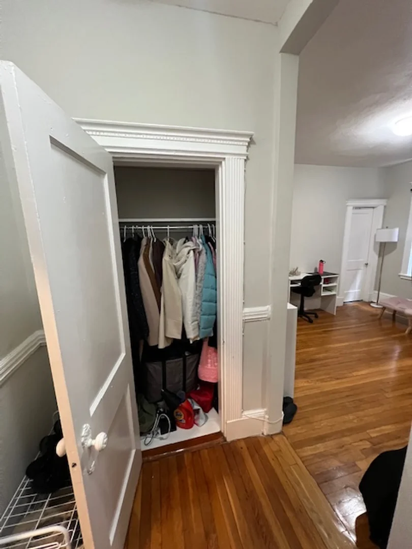 Convenient studio apartment for student living in 
