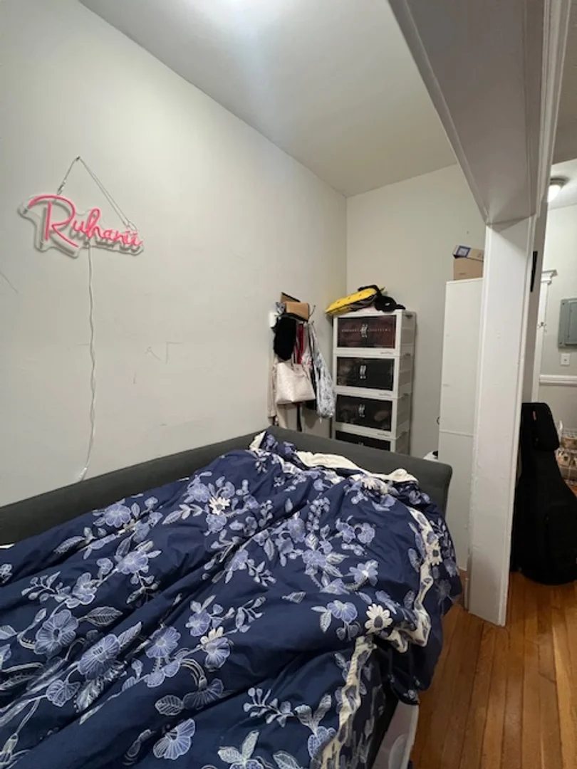 Student-friendly studio with excellent transport links in 