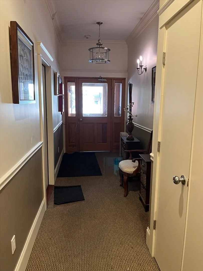 170, Saint Botolph St., Unit 4, Back Bay, Boston, MA, 02116