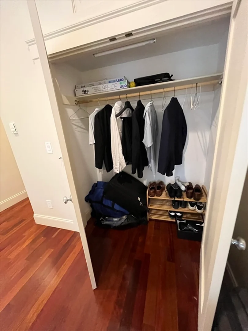 170, Saint Botolph St., Unit 4, Back Bay, Boston, MA, 02116