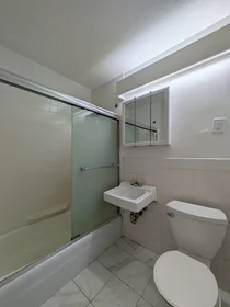 Alojamiento entero en residencia en 142, Kenrick, Unit 34, Brighton, Boston, MA, 02135, imagen 20 de 32