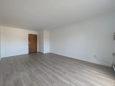 Alojamiento entero en residencia en 142, Kenrick, Unit 34, Brighton, Boston, MA, 02135, imagen 9 de 32