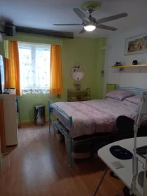 Stanza privata in Evmenous, Athens, immagine 1 di 10