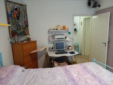 Stanza privata in Evmenous, Athens, immagine 2 di 10