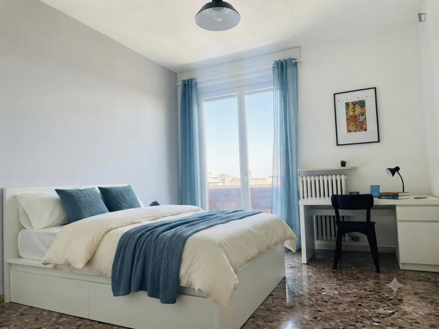 Habitación para estudiantes en  con área de estudio y facilidades compartidas