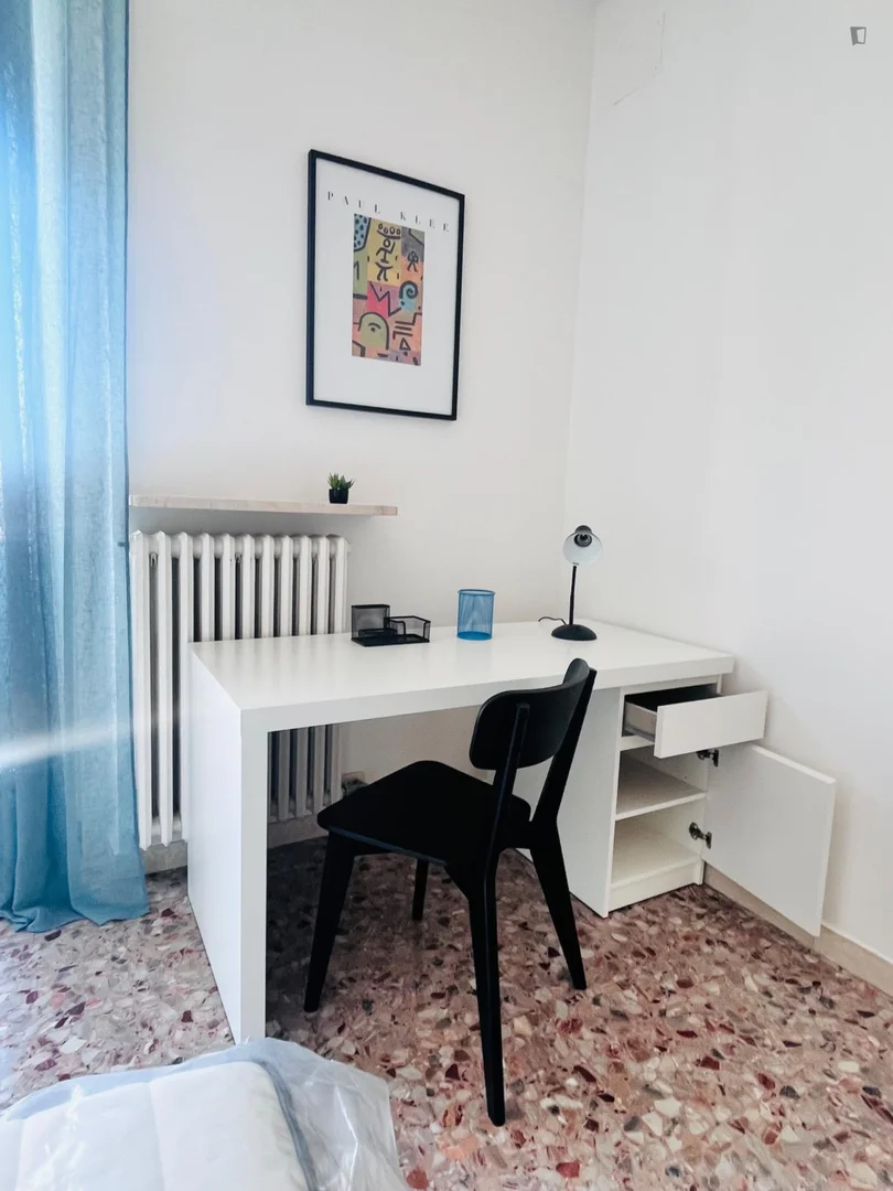 Habitación acogedora para estudiantes disponible en 