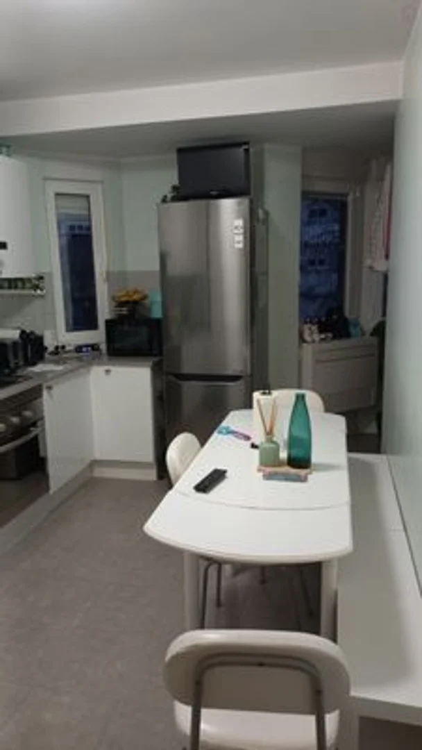 Habitación para estudiantes en  con área de estudio y facilidades compartidas