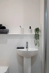 Quarto privado em residência em 15 W Bell St, Dundee DD1 1AD, UK, imagem 13 de 49