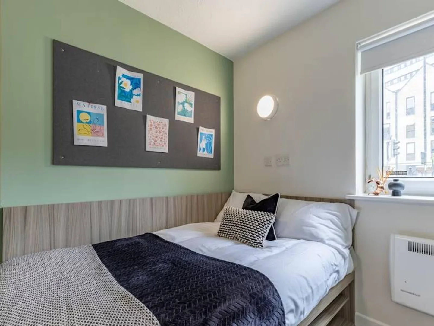 Chambre conviviale pour les étudiants dans  avec des équipements modernes