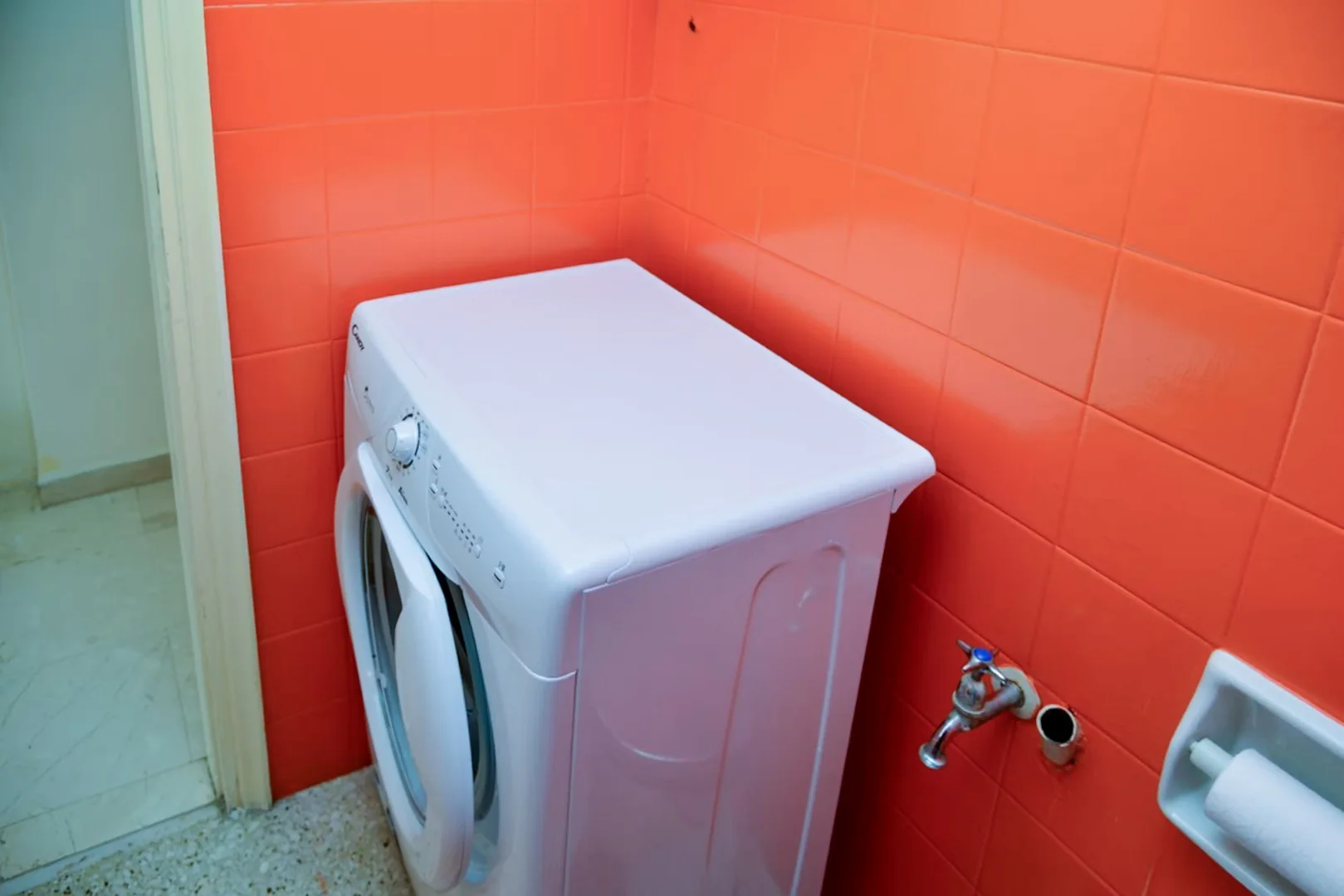 Chic studio apartment near campus in 