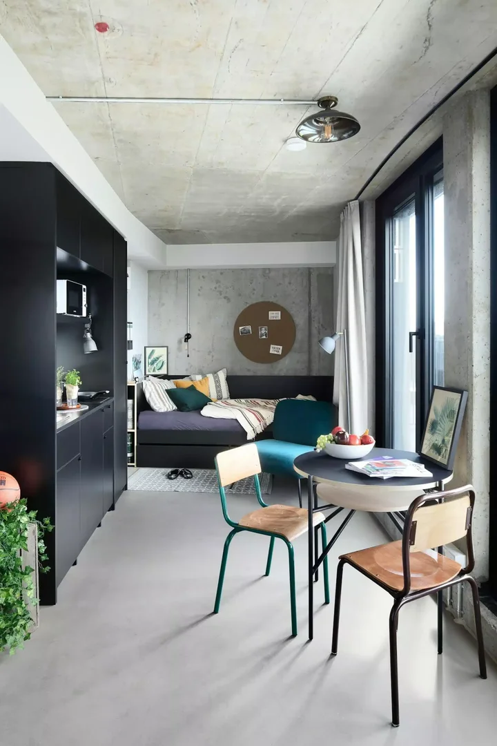 'de modern olanaklara sahip öğrenci dostu oda