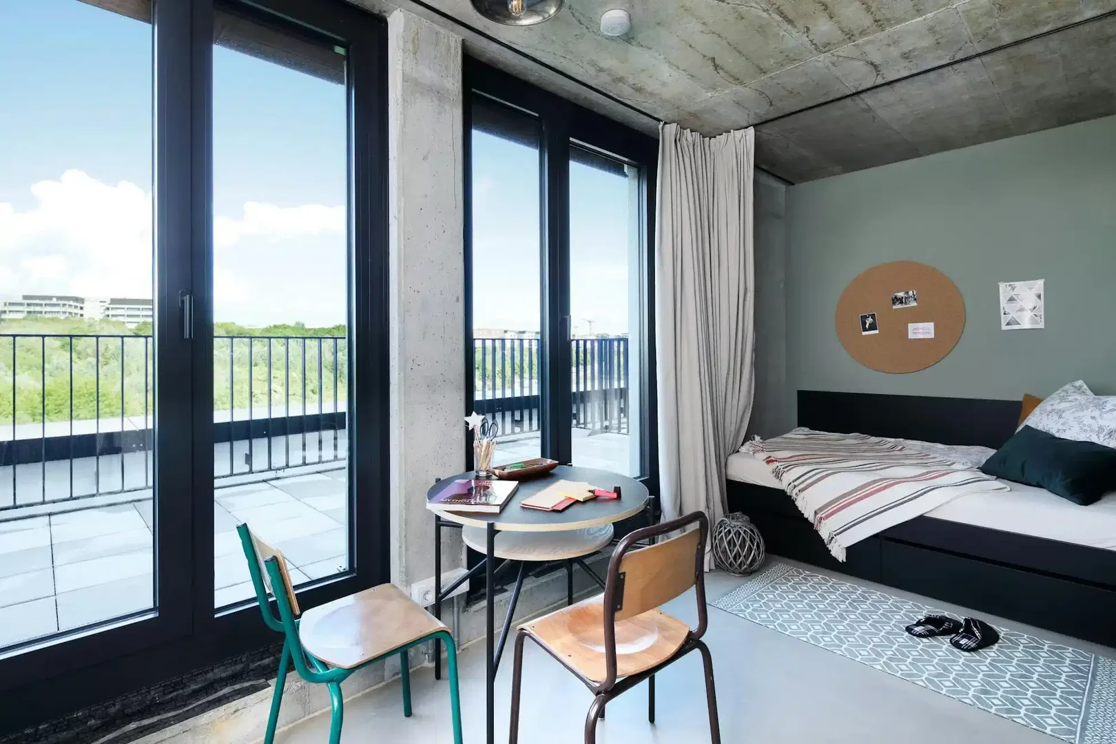Quarto para alugar em apartamento de estudantes em , totalmente mobilado