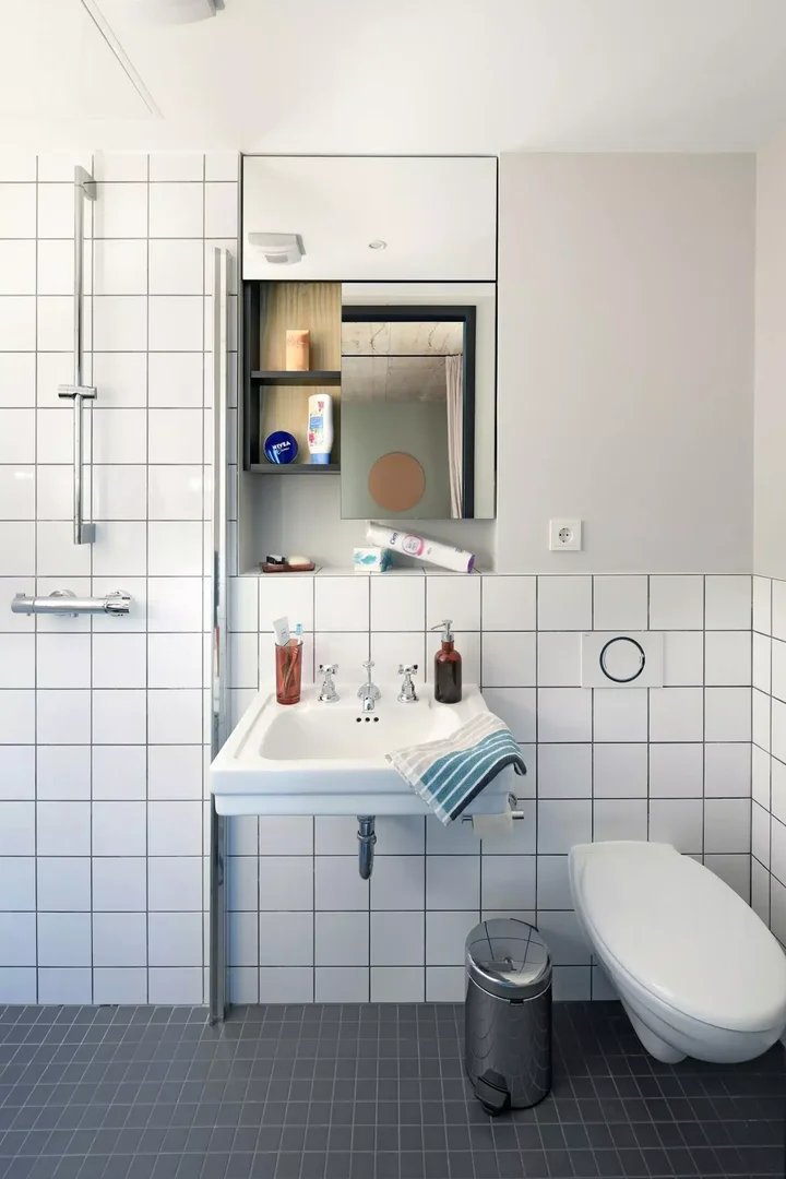 Quarto para alugar em apartamento de estudantes em , totalmente mobilado