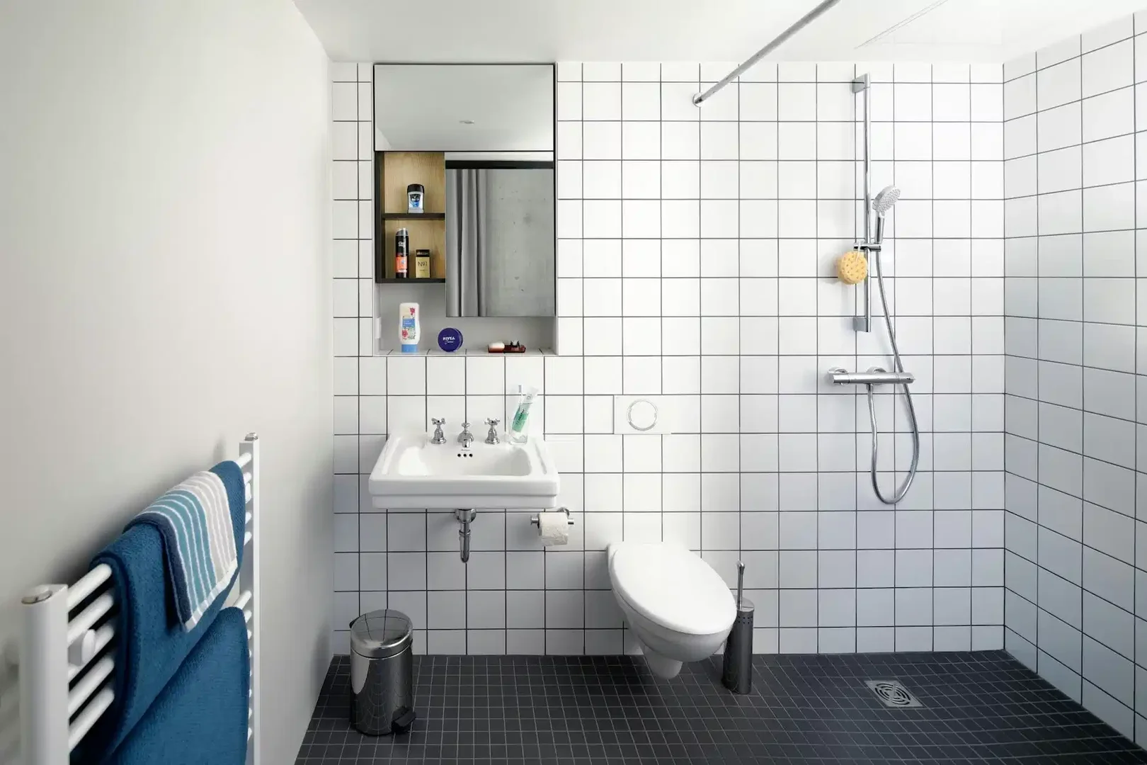 Habitación en apartamento estudiantil en alquiler en , completamente amueblado