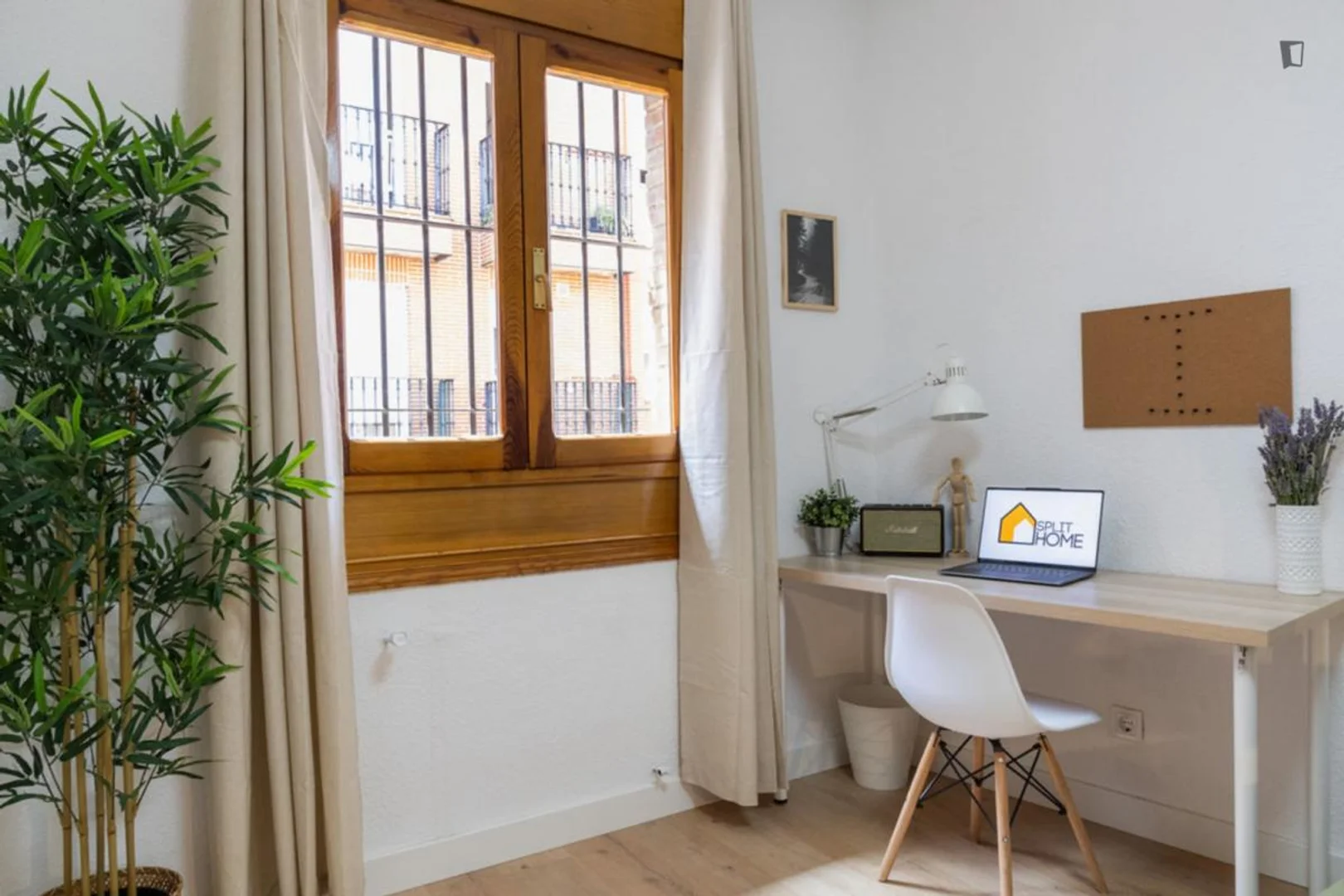Quarto de estudante económico perto do campus em 
