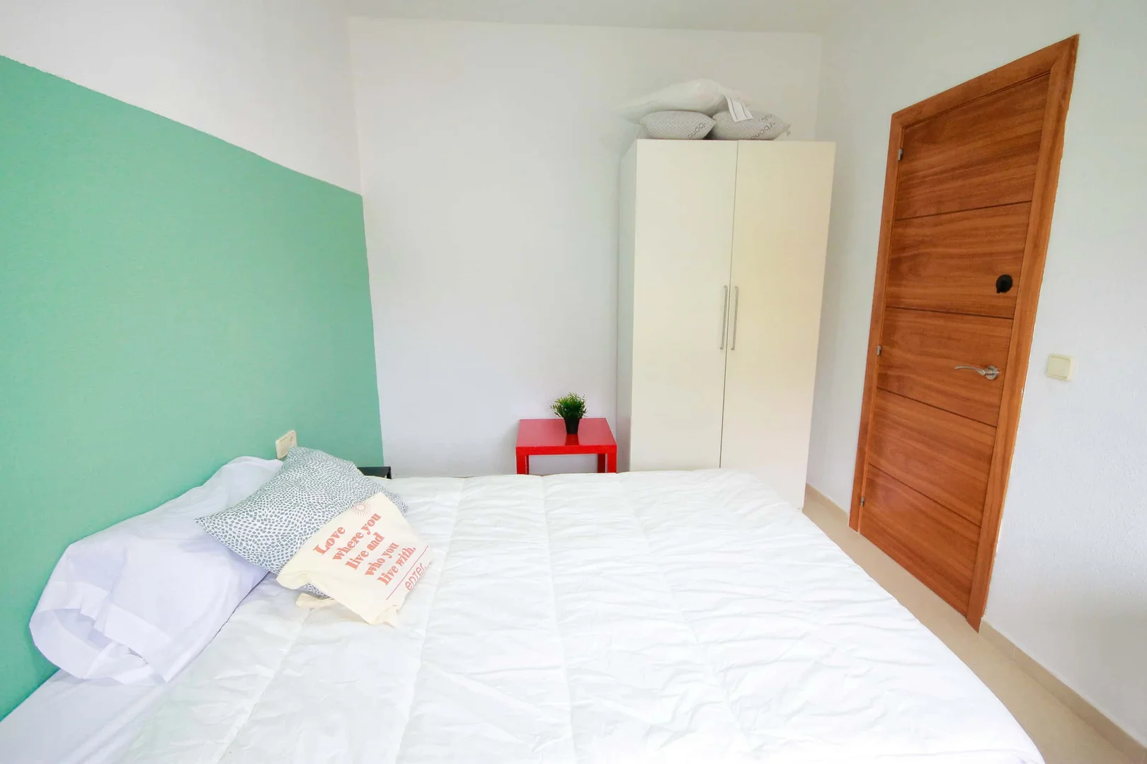 Quarto acolhedor para estudantes disponível em 