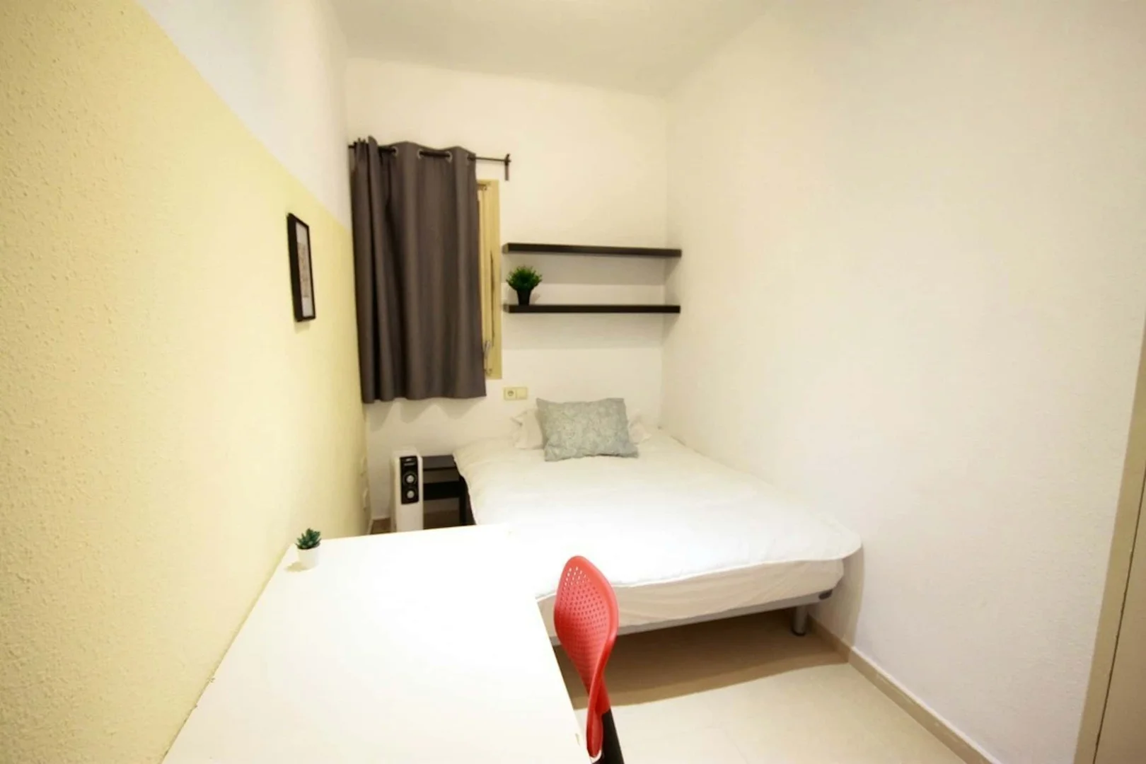 Quarto acolhedor para estudantes disponível em 