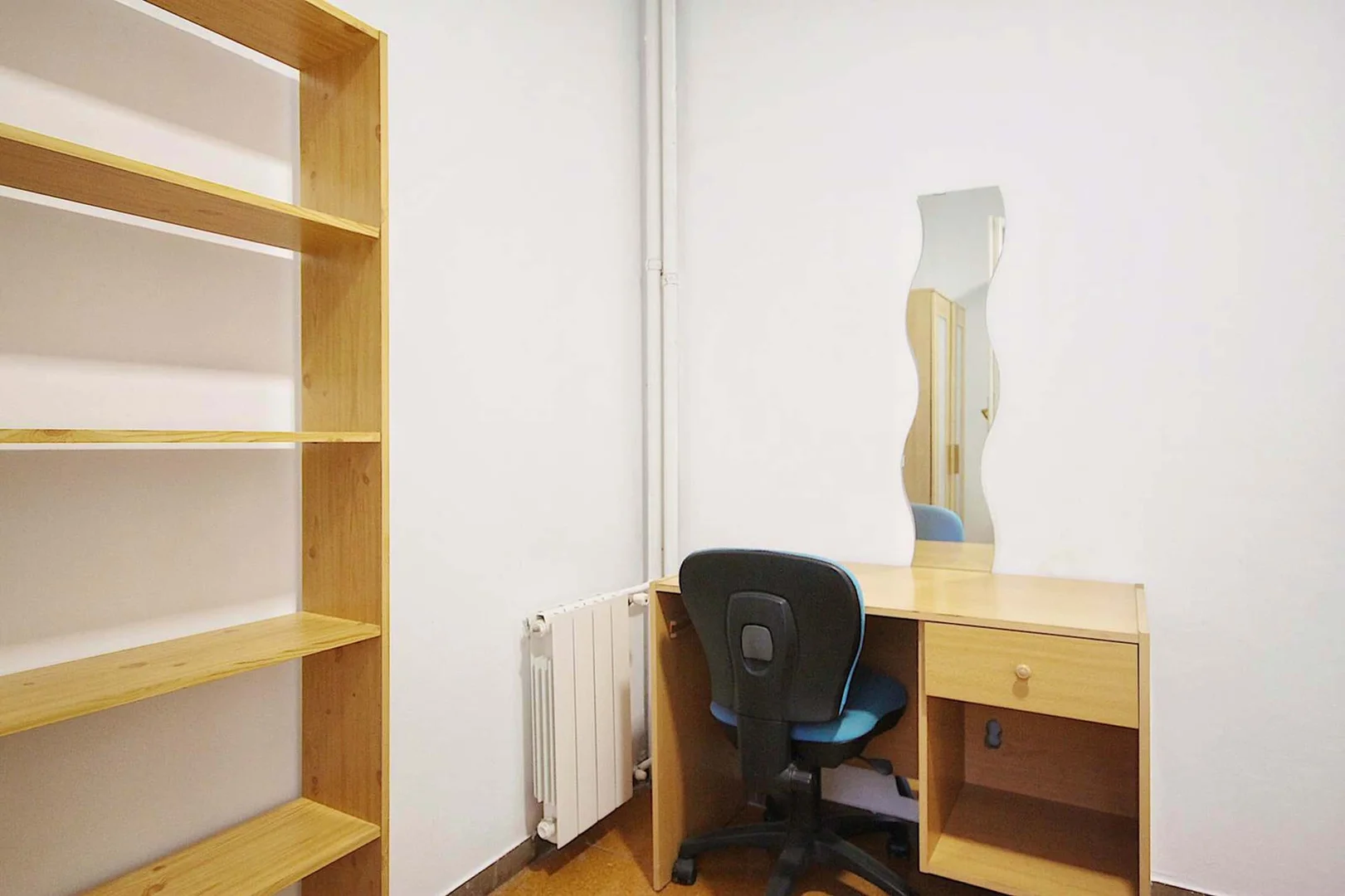Camera per studenti economica con posizione comoda a 