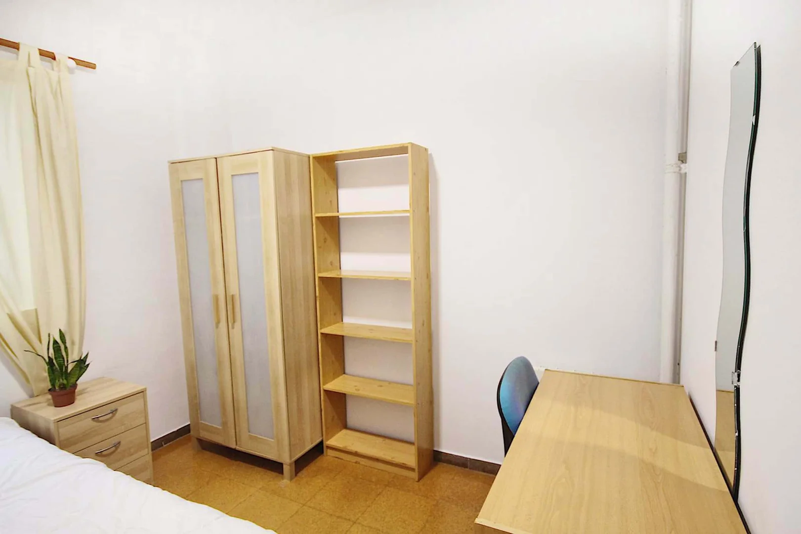 Stanza in affitto in appartamento per studenti a , completamente arredata