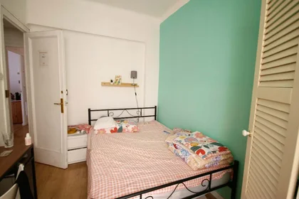 Stanza privata in Carrer del Cinca, 08030 Barcelona, Spain, immagine 2 di 9
