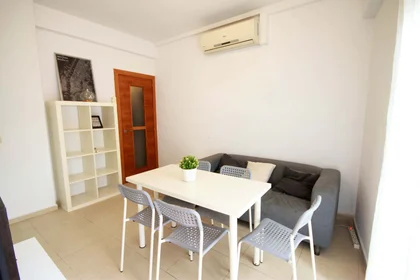 Quarto barato em {area}