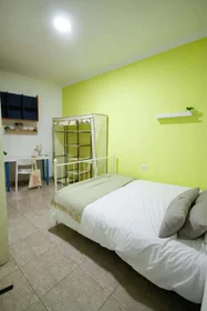 Stanza privata in Carrer del Cinca, 08030 Barcelona, Spain, immagine 1 di 10