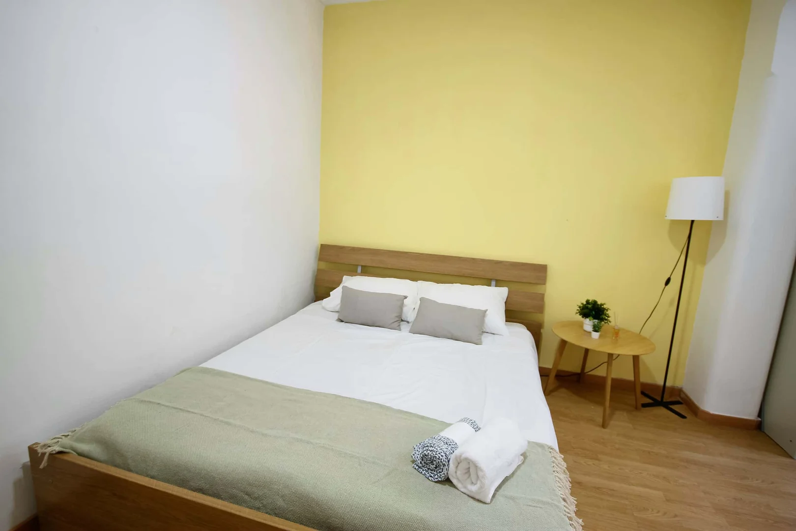 Confortevole e spaziosa stanza per studenti in