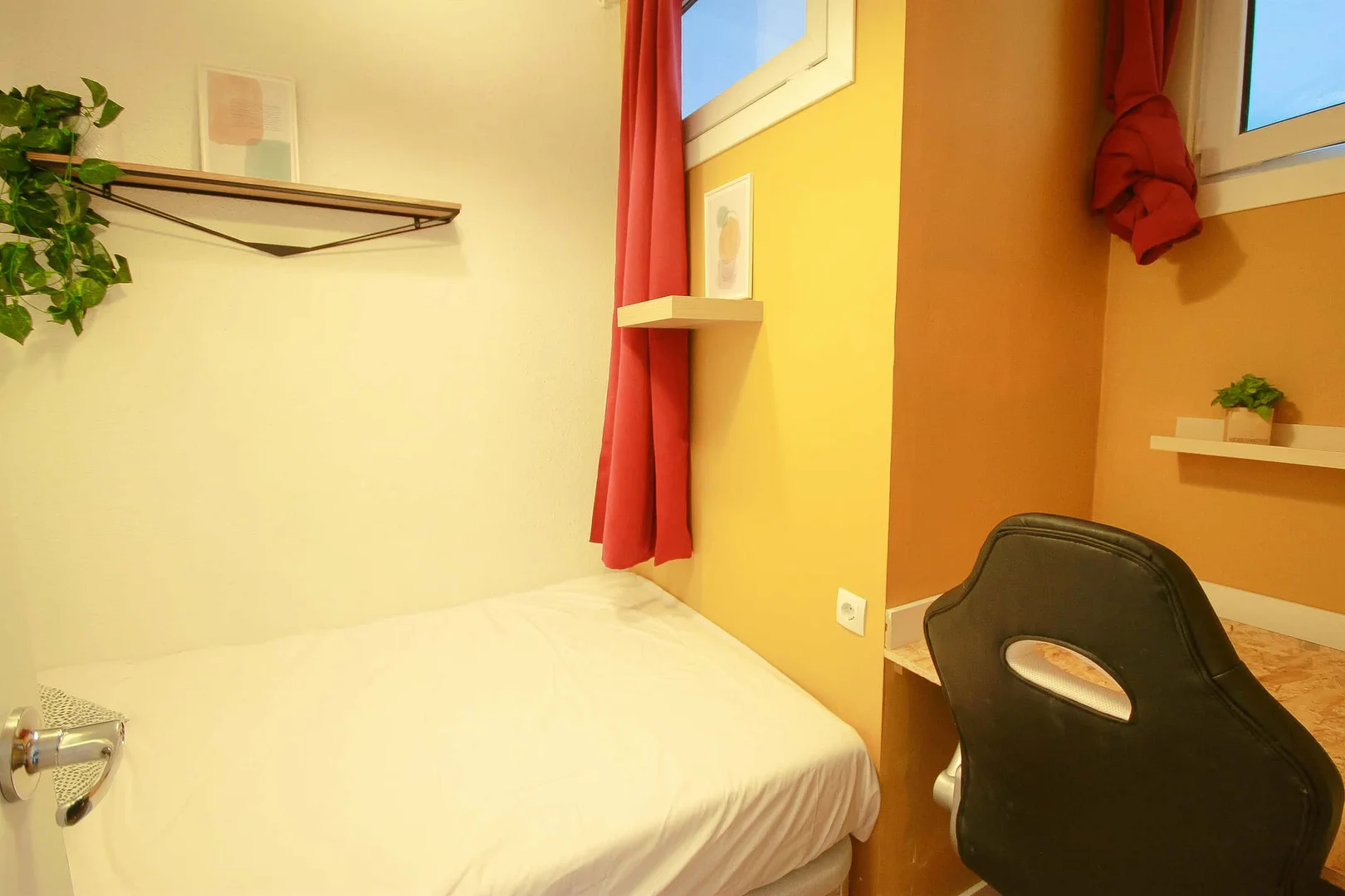 Camera per studenti economica vicino al campus a 