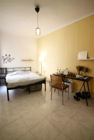 Stanza privata in Carrer del Cinca, 08030 Barcelona, Spain, immagine 2 di 12
