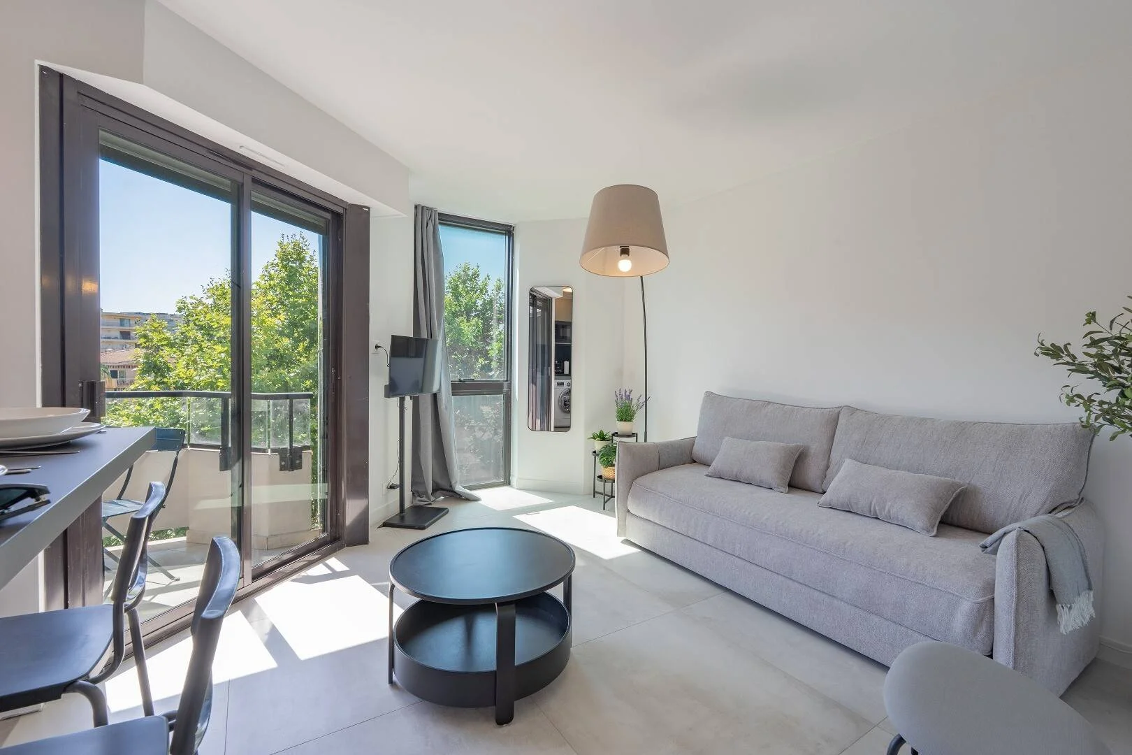 Comfortable and spacious student room in 