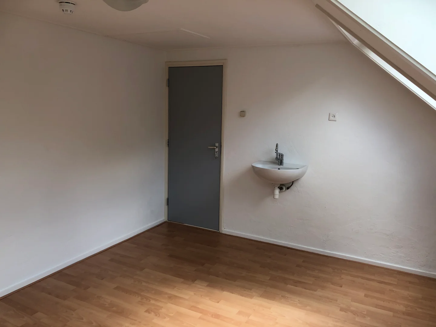 Habitación para estudiantes en  con área de estudio y facilidades compartidas