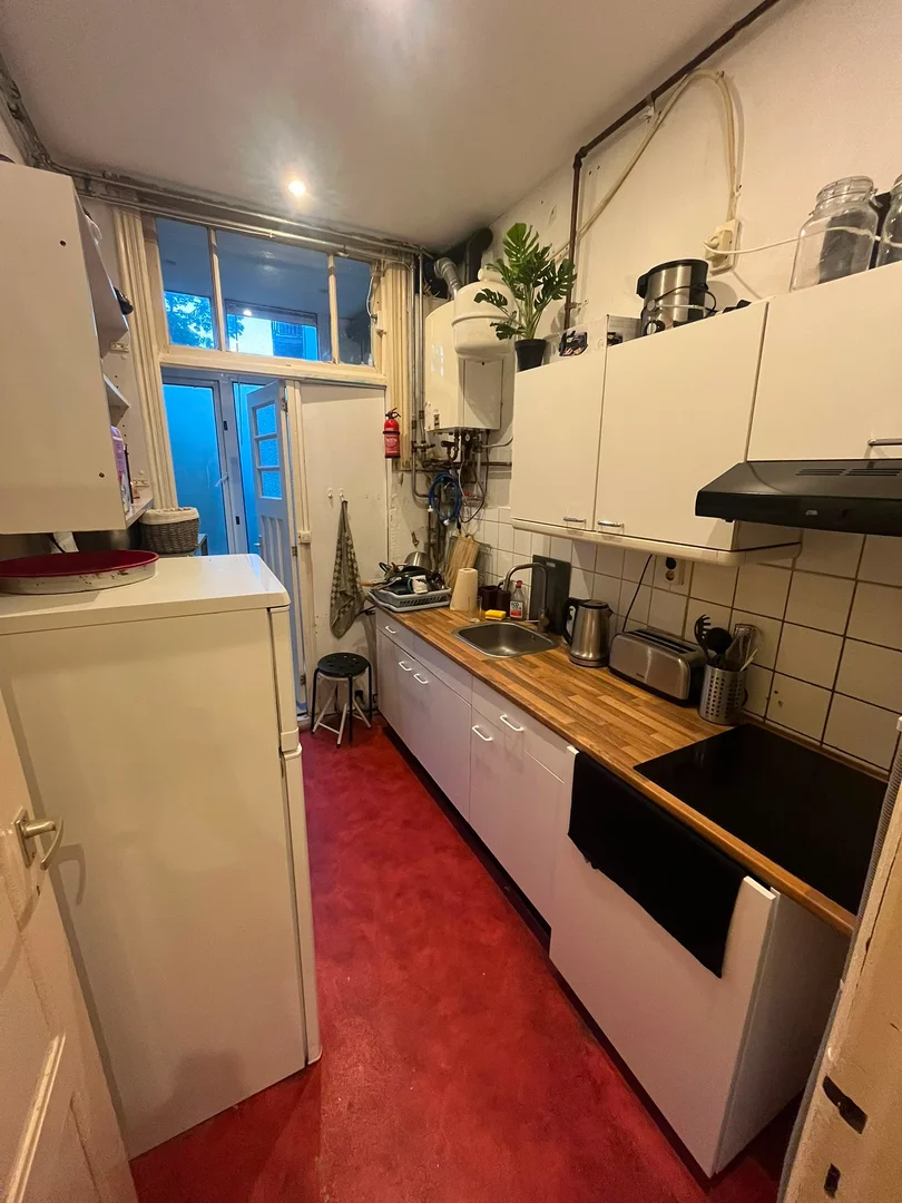 Budget-friendly student room close to campus in 