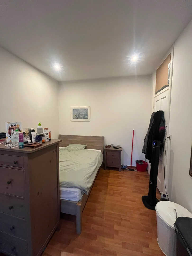 Student-friendly room in  with modern amenities