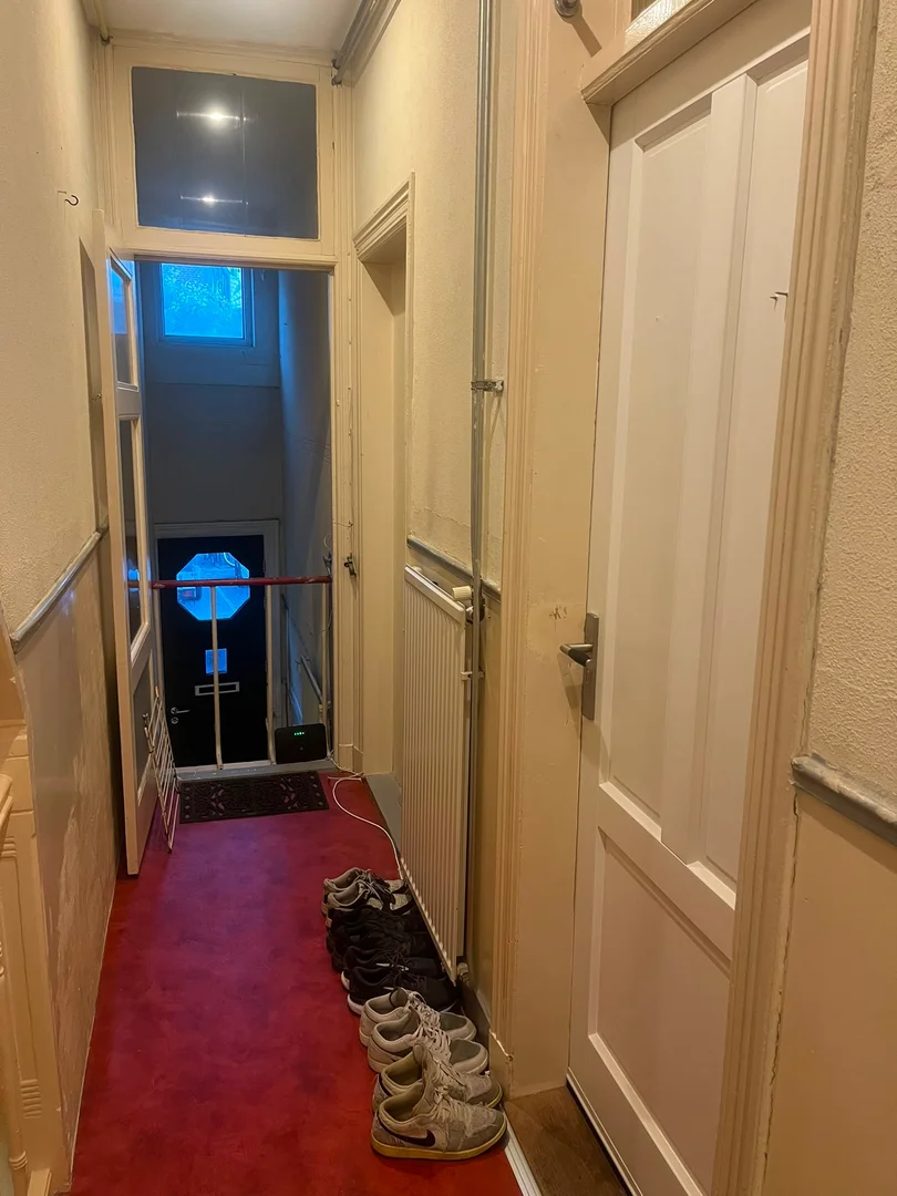 Room for rent in student apartment in , fully furnished