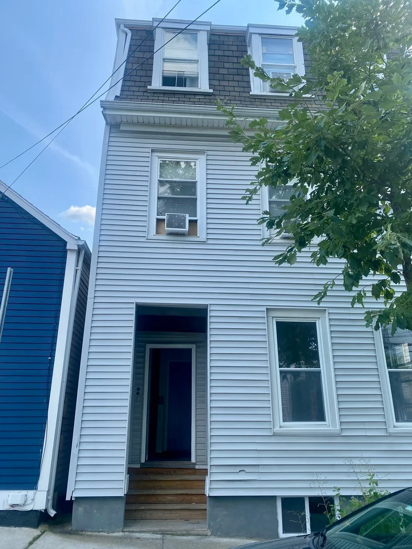 126, Thorndike, Unit 1, East Cambridge, Cambridge, MA, 02141