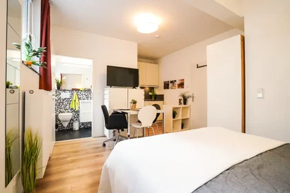 Dairenin tamamı konumu Bismarckstraße, Innenstadt, 1 10 görüntüsü