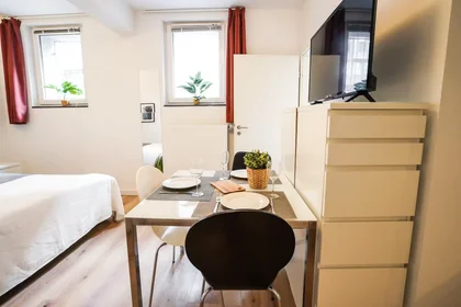 Dairenin tamamı konumu Bismarckstraße, Innenstadt, 9 10 görüntüsü