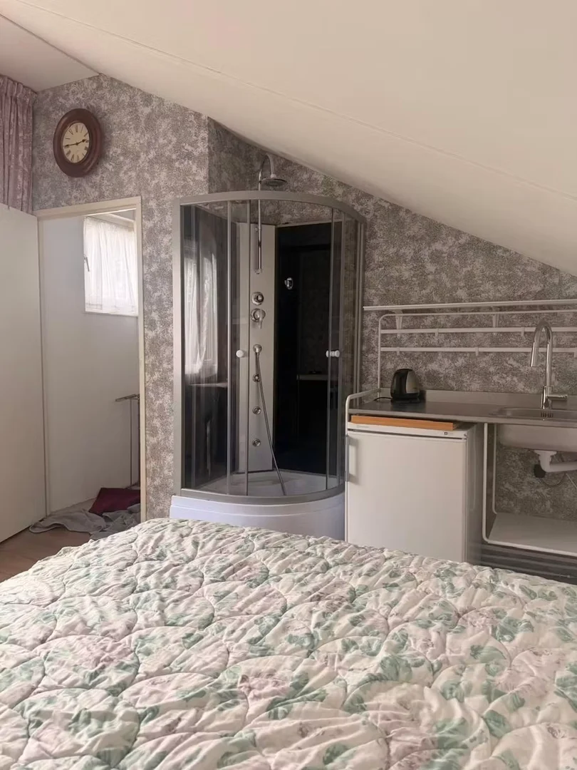 Functional student room perfect for studying in 