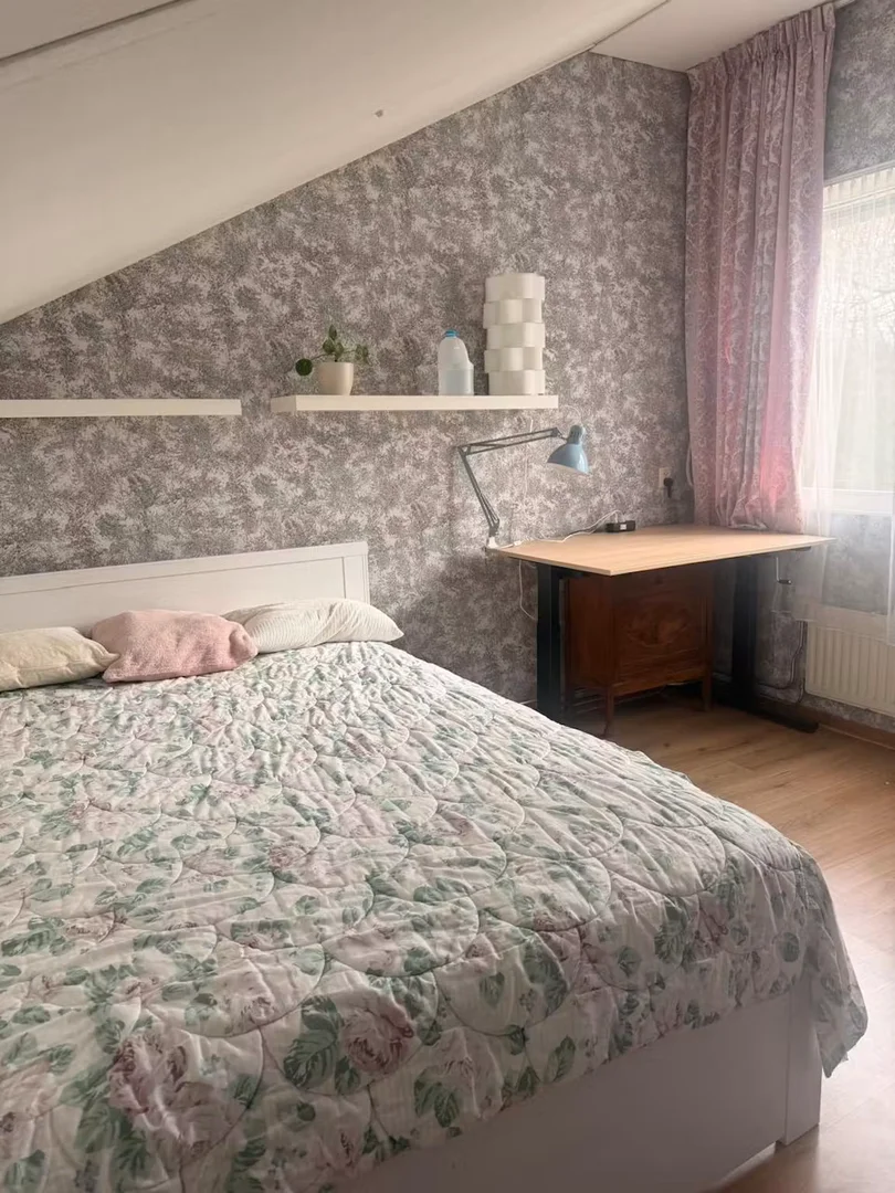 Economical student room with convenient location in 