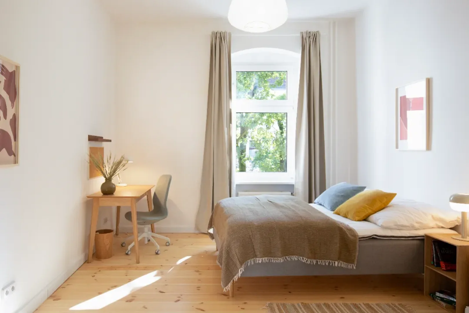 Budget-friendly student room close to campus in 