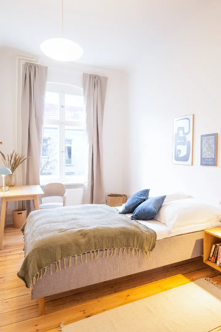 Functional student room perfect for studying in