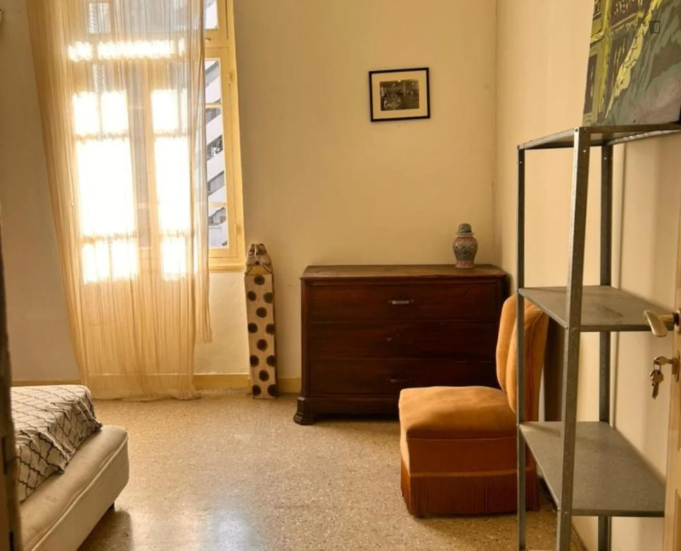 Bezahlbares Zimmer für Studenten mit ausreichender Beleuchtung in 
