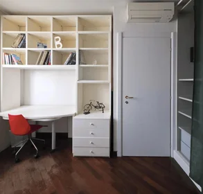 Privatzimmer in der Via Carlo Perini, bild 4 von 27